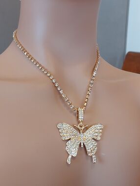💜3/$20💜 Goldtone Rhinestone Butterfly Pendant 18" Necklace